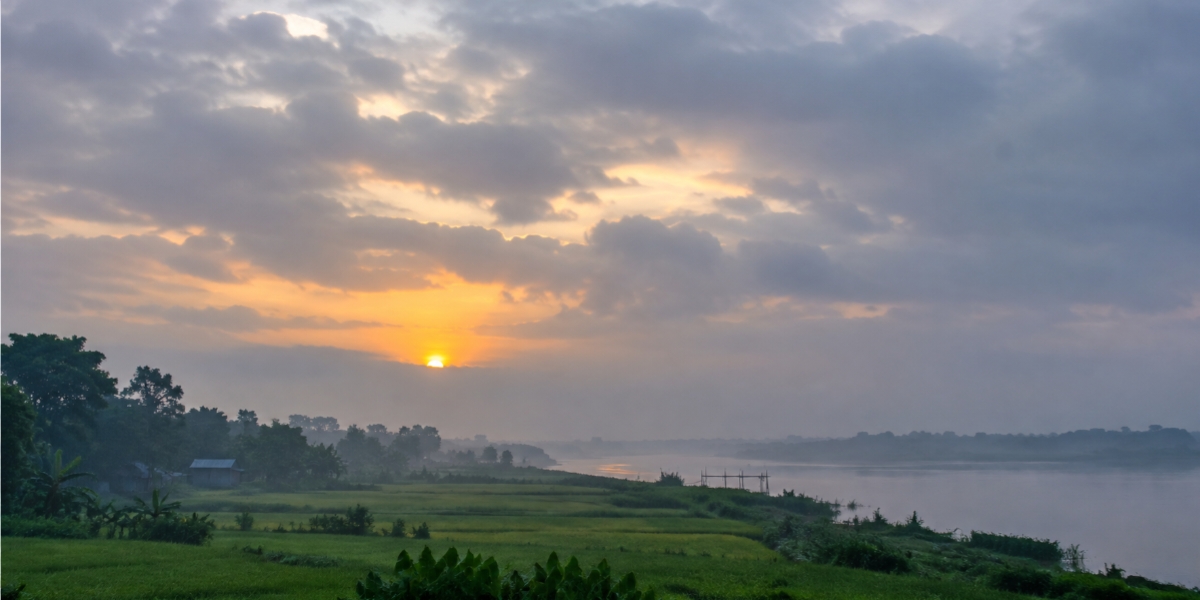 মেঘলা ভোরের আবহাওয়া