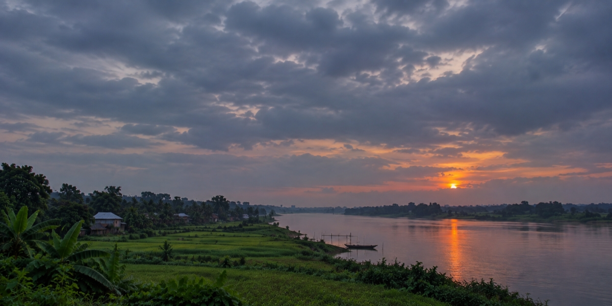 মেঘলা সন্ধ্যার আবহাওয়া